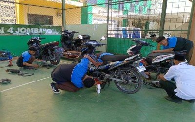 Expo Keterampilan MAN 4 Jombang PP. Mamba’ul Ma’arif, Wadah Siswa Unjuk Bakat dan Kreasi Praktis