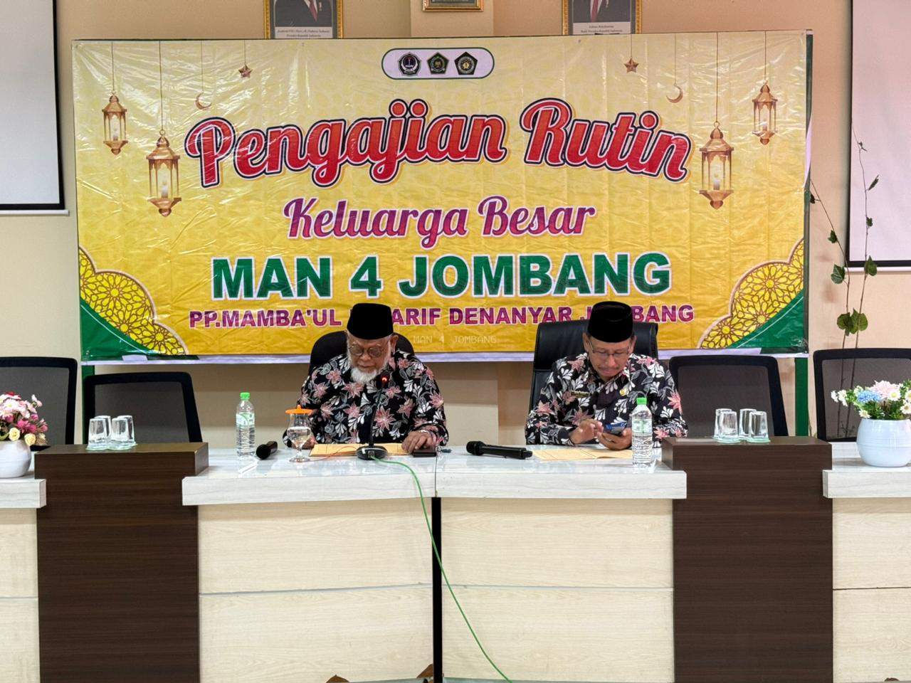 Perkuat Nilai Zuhud dan Wara’, Guru dan Karyawan MAN 4 Jombang Ikuti Pengajian Rutin