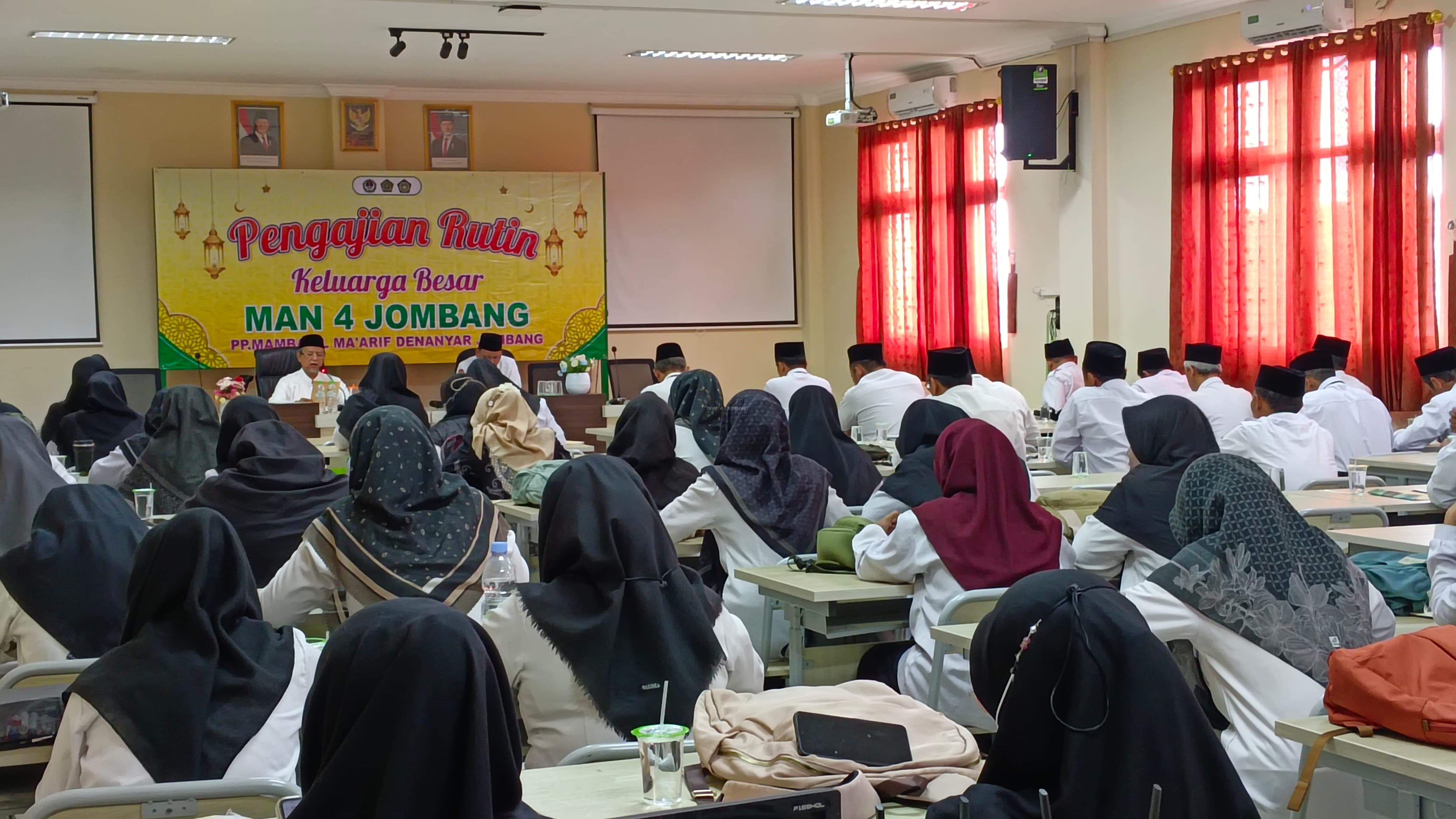 MAN 4 Jombang Perkuat Budaya Anti-Mudharat Lewat Kajian Hadits Bersama KH. Abdul Wahab Kholil