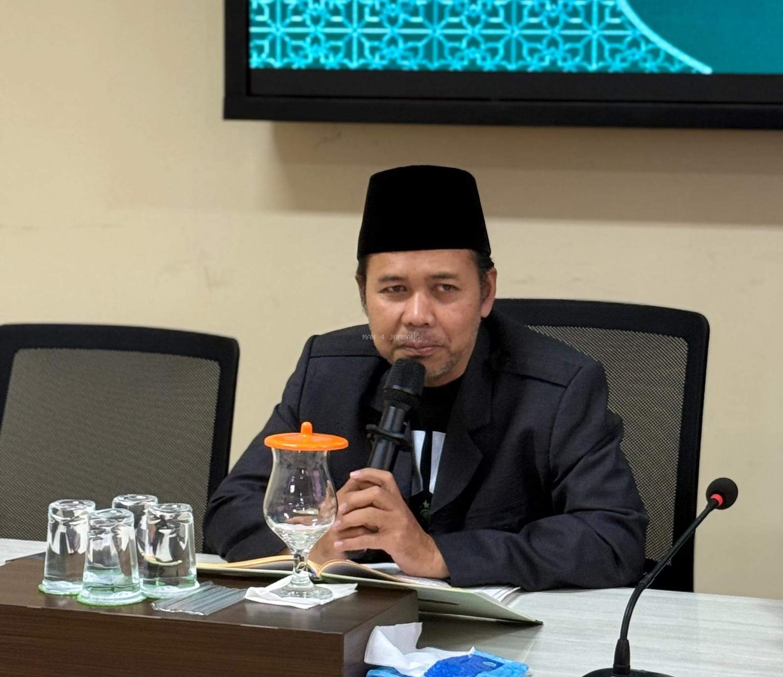 Kaji Hadits ke-33 di MAN 4 Jombang, Gus Amang Bahas Larangan Menghukum Tanpa Bukti 